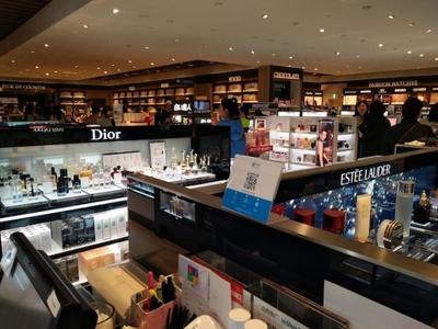 化妝品巨頭財(cái)報(bào)亮眼，日用百貨銷(xiāo)售中中國(guó)消費(fèi)者成增長(zhǎng)引擎